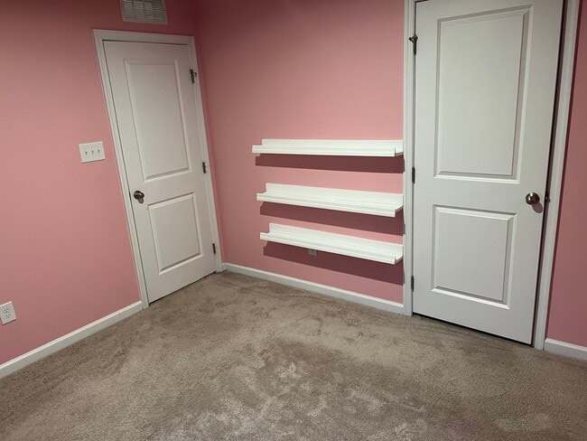 Building Photo - 208 Normandy Cres