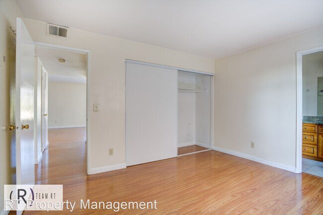 Building Photo - 2 br, 2 bath House - 830 N Dalton Ave #108