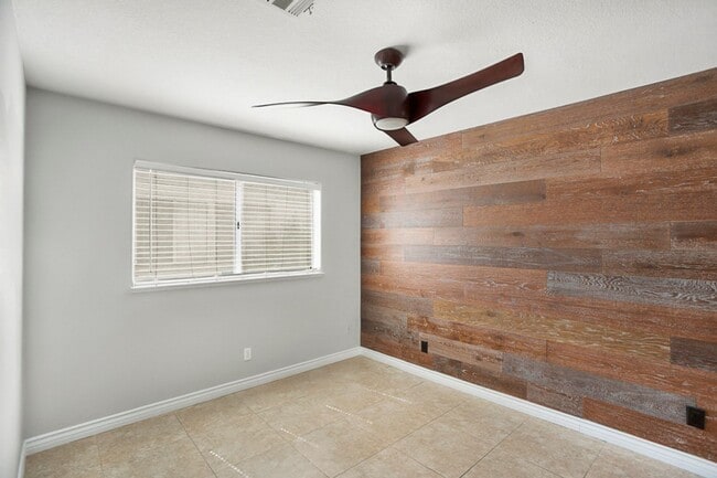 Building Photo - 3 Bed, 2 Bath Single Story West Vegas Beauty