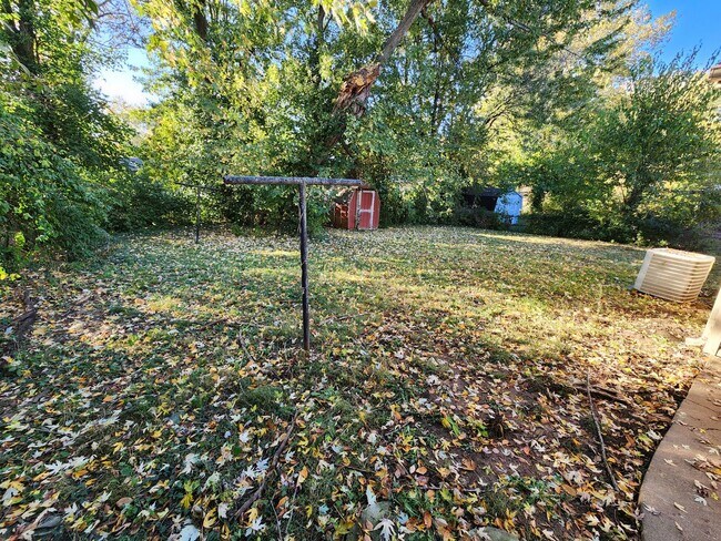 Building Photo - Spacious 3-Bedroom, 1-Bathroom Home AVAILABLE NOW!!