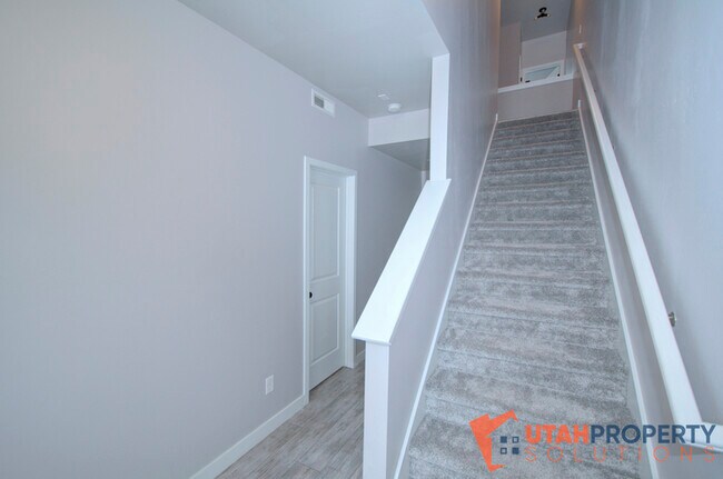 Building Photo - 5348 W South Jordan Pky