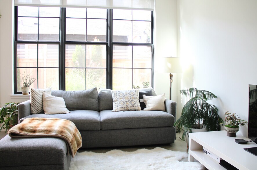 Building Photo - 2421 SE Division St