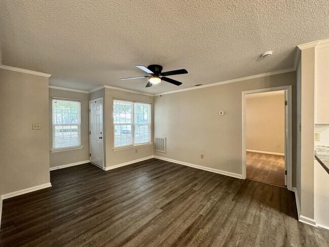 Building Photo - Updated 1st Floor/1-Level Condo Available ...