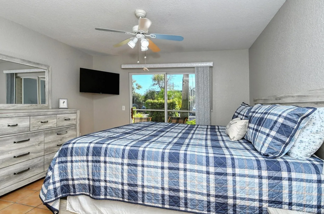 1 of 2 bedrooms - 850 S Tamiami Trl