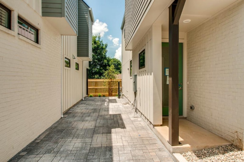 Building Photo - 221 Gentry Ave