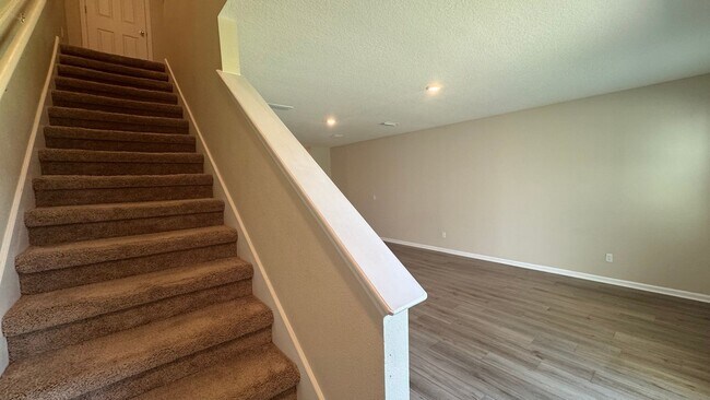 Building Photo - New 3/2.5 Townhome In Orchard Park!