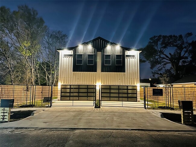 Building Photo - 610 E 41st St