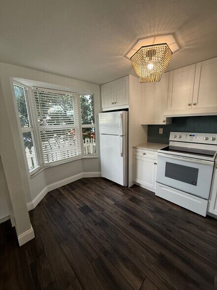 Building Photo - 2877 NE 15th St