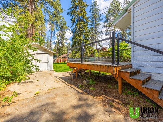 Building Photo - Charming 2 bed room 1.5 bathroom Cottage i...
