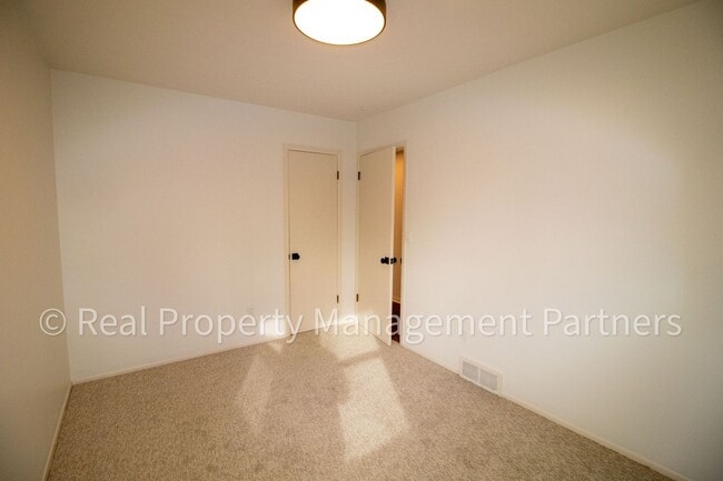 Building Photo - Fully Renovated 5 Bed, 2 Bath Home Near Breton Village