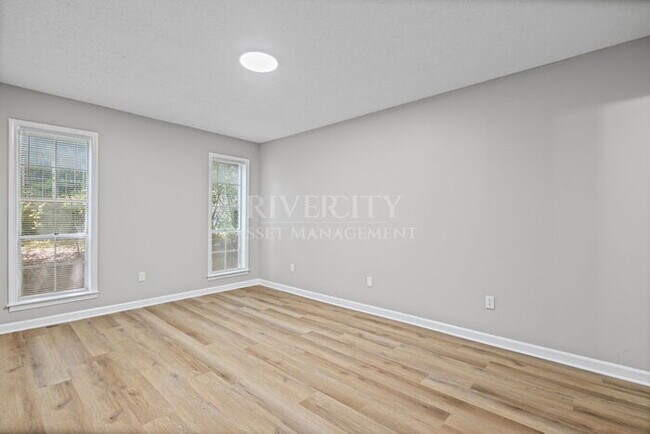 Building Photo - A Must See!!!! Located in a Premium Part of Town & Section 8 Welcomed!!