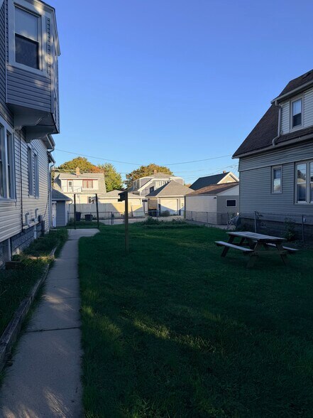 Building Photo - 1352 S 59th St