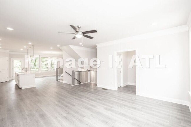 Building Photo - Brand new townhome in Chamblee
