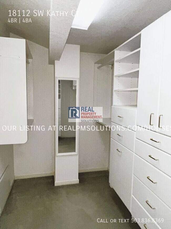 Building Photo - 18112 SW Kathy Ct