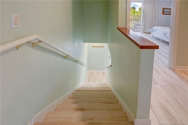 Building Photo - 5532 NE Gulfstream Way