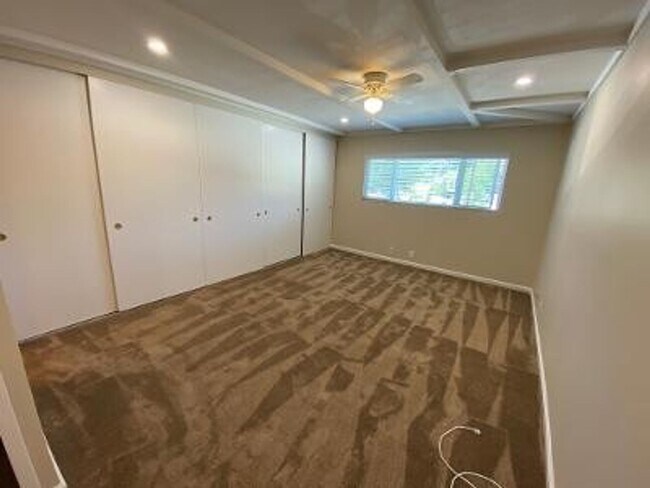 Building Photo - Large 2 Bed 2 Bath Apartment In Downtown L...