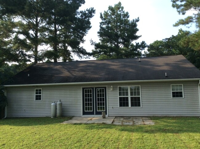 Building Photo - Charming Cul-de-Sac Home