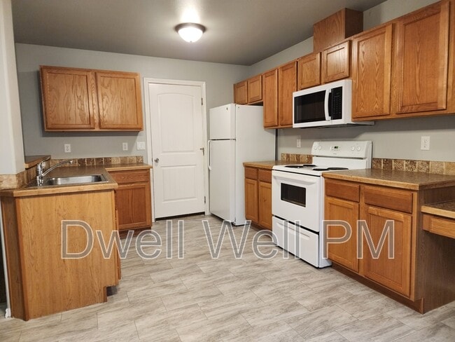 Building Photo - 912 E Georgia Ave