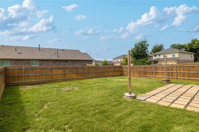 Building Photo - 445 Shiner Ln