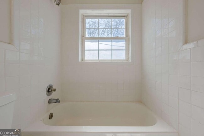 Building Photo - 1977 N Decatur Rd