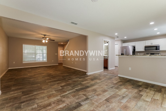 Building Photo - 209 Woodknoll Pl