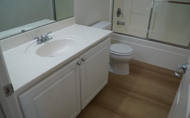 Building Photo - 518 Center Green Dr