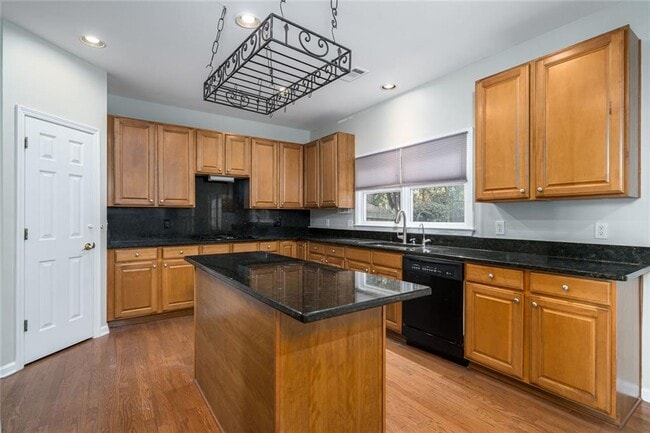 Building Photo - 174 Ennisbrook Dr SE