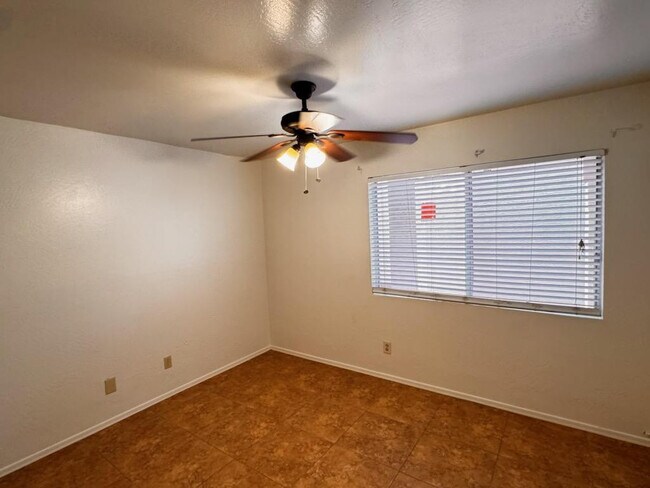 Building Photo - 1043 S Rose