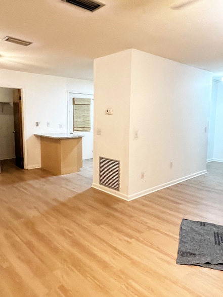 Building Photo - 283 SW Leisure Dr