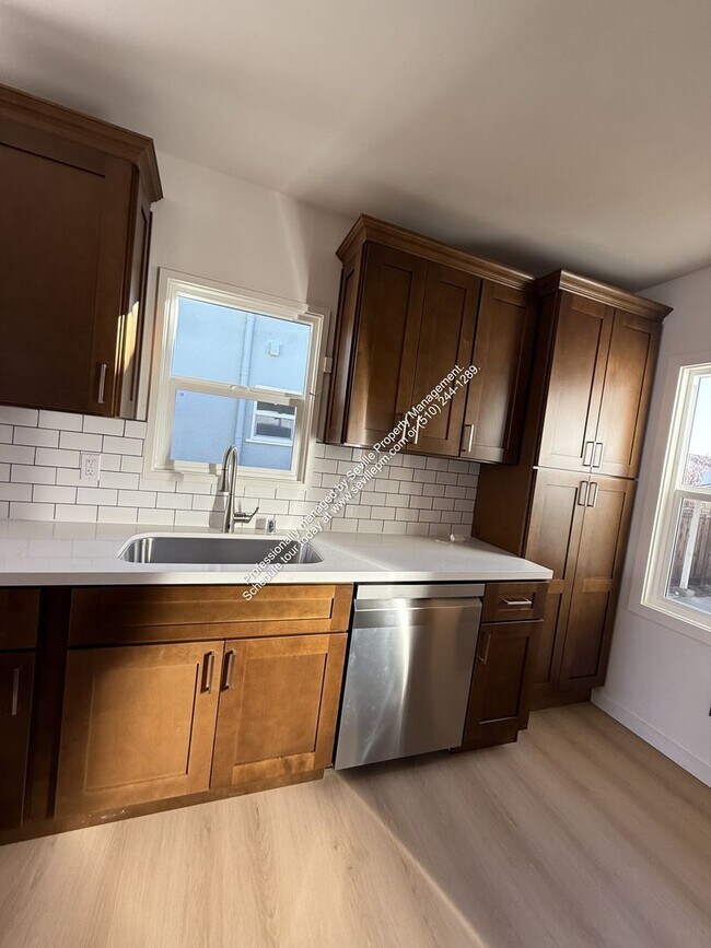 Building Photo - Berkeley Gem w/plenty of outdoor space...available now!