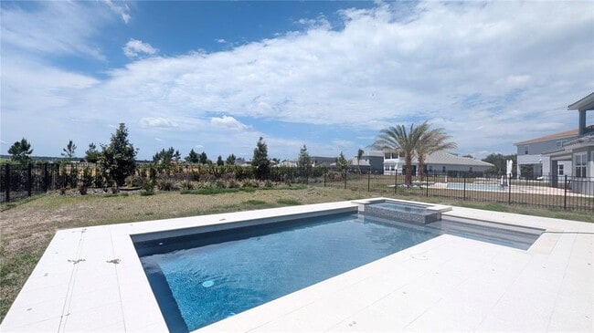 Building Photo - 15614 Vetta Dr