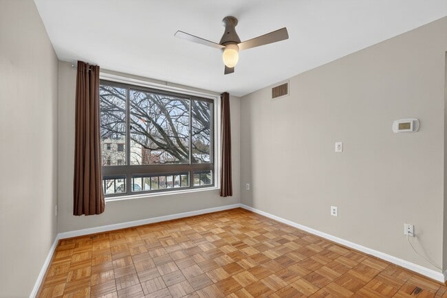 Building Photo - Professionally Managed, 2 Bedroom Corner Unit // Glover Park // Parking Included