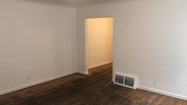 Building Photo - 813 NE A St