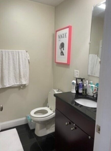 Building Photo - 338 W Broadway