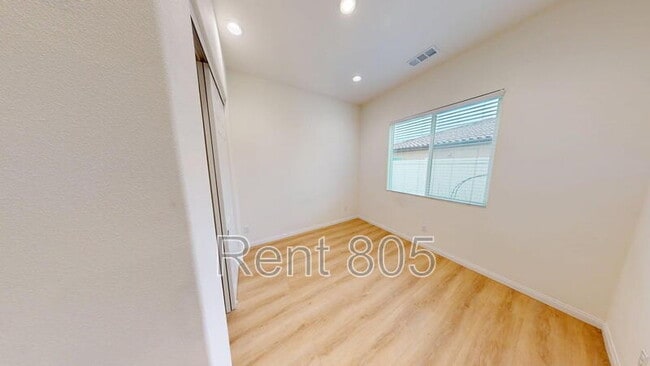Building Photo - 525 Eureka Dr