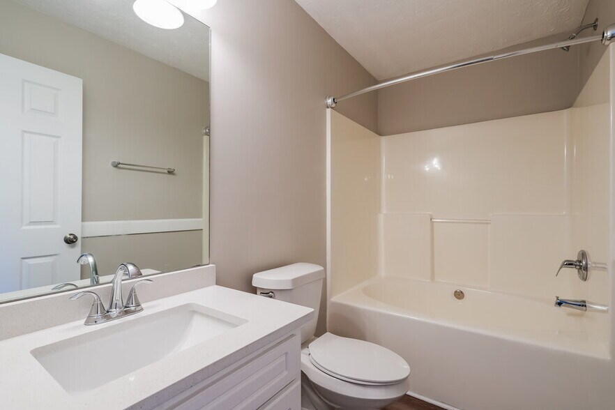 Building Photo - 810 Windsor Dr