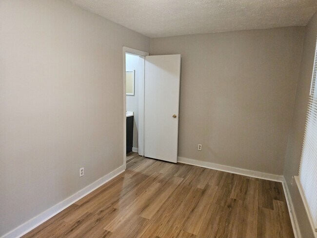 Building Photo - 422 Meriwether St