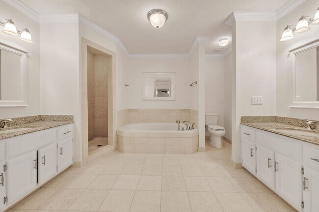 Building Photo - 117 Fairway Dr