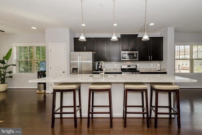 Building Photo - 7523 Holly Ridge Dr