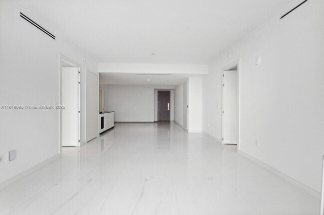 Building Photo - 300 Biscayne Blvd Way