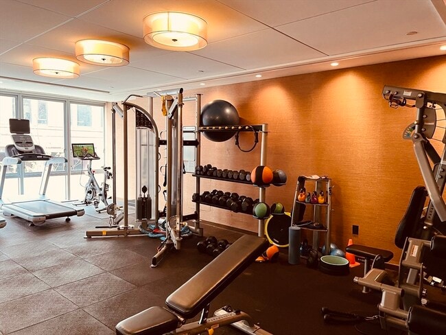 Building Photo - 32 Traveler St