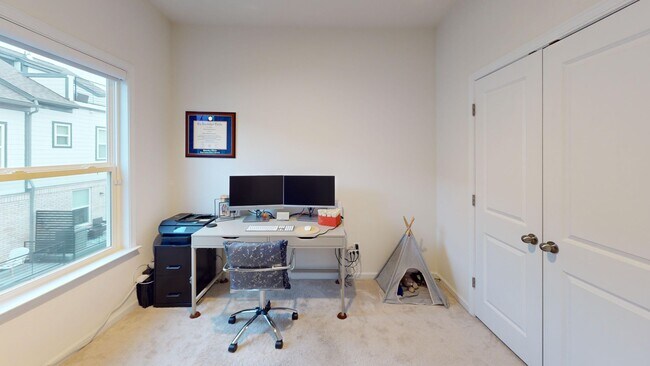Building Photo - Beautiful Rooftop Terrace Townhome w/ gara...