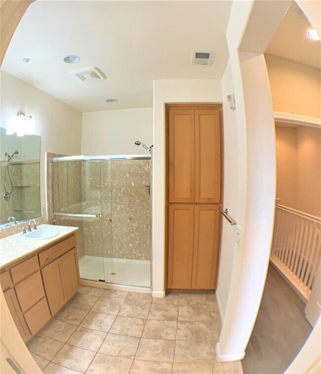 Building Photo - 660 Cedarville Ln