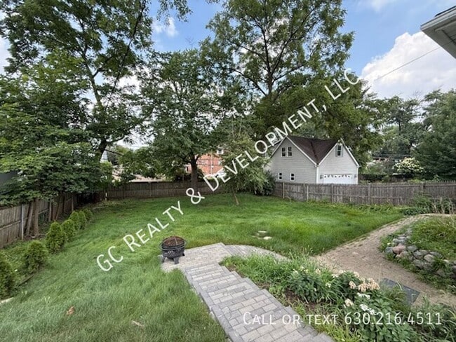 Building Photo - 318 S Hale St
