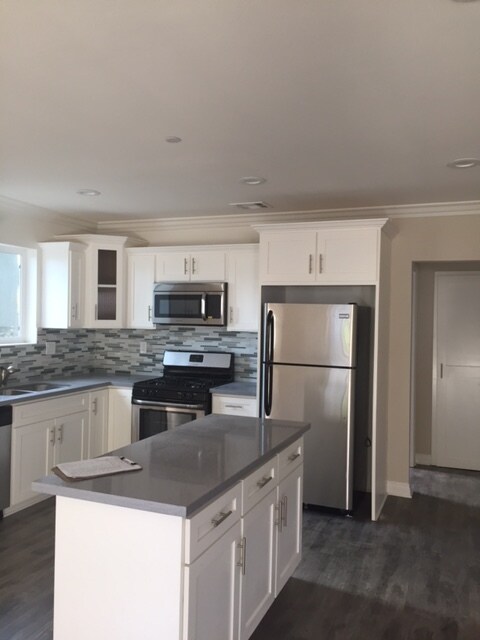 KITCHEN - 523 N Benton Way