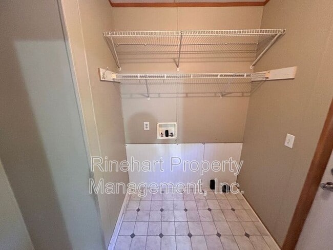 Building Photo - 5035 Park Creek Dr