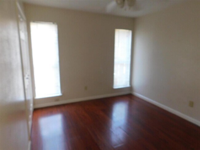 Building Photo - 2206 Laurel Land Ln