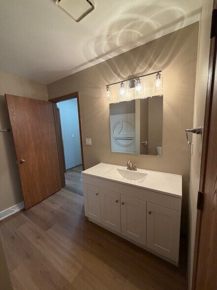 Building Photo - 11450 W Edgerton Ave