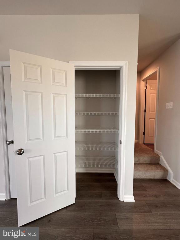 Building Photo - 526 Parkland Dr