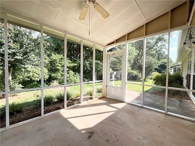 Building Photo - 3070 Bugle Dr